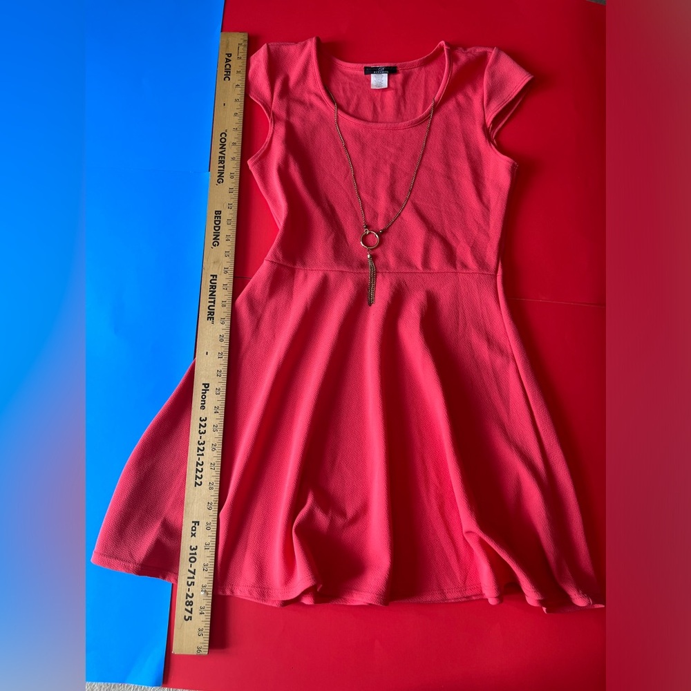 Coral Size Large L Dress with attached gold necklace